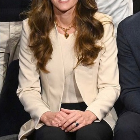 Zara Ecru Colored Inverted Lapel Blazer. NWT. Size Medium. - Picture 4 of 16